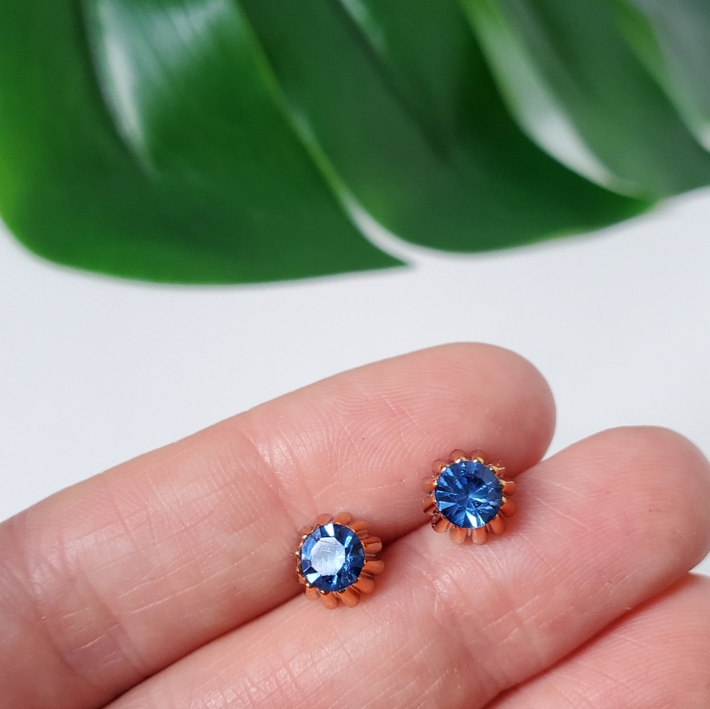 Hypoallergenic Plastic Tiny Studs Earrings